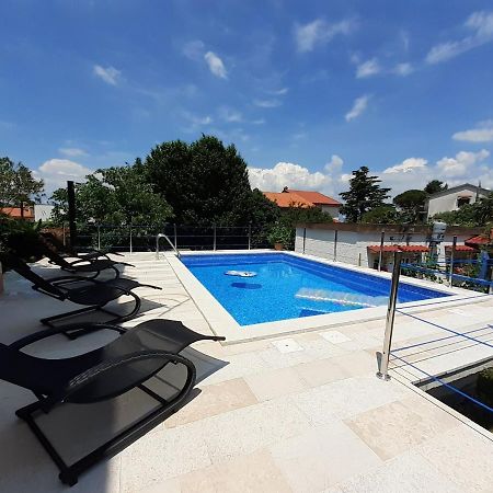 Apartment Hana With A Private Pool Malinska Exteriér fotografie