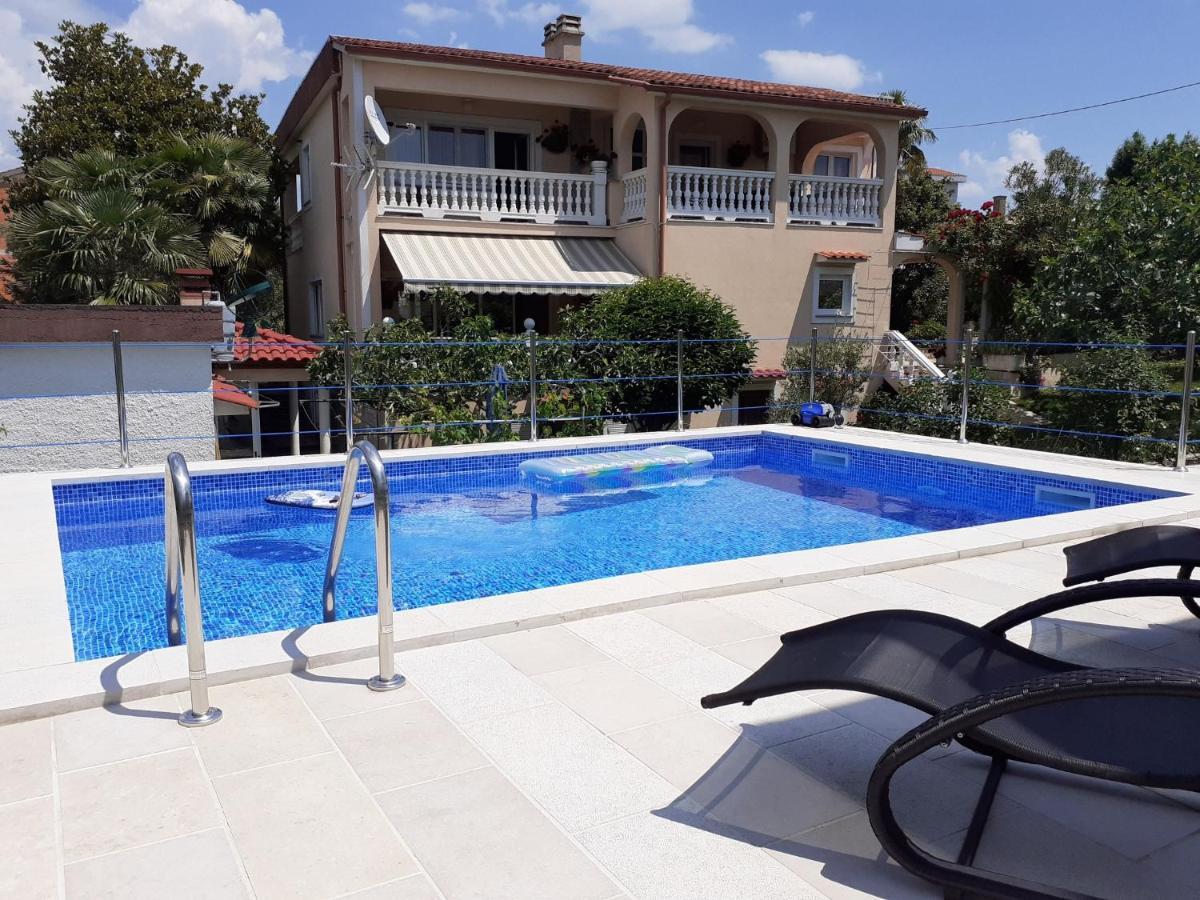 Apartment Hana With A Private Pool Malinska Exteriér fotografie